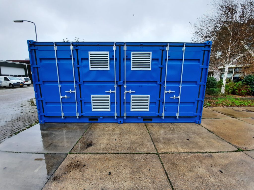 Een blauwe door VDR gemodificeerde container