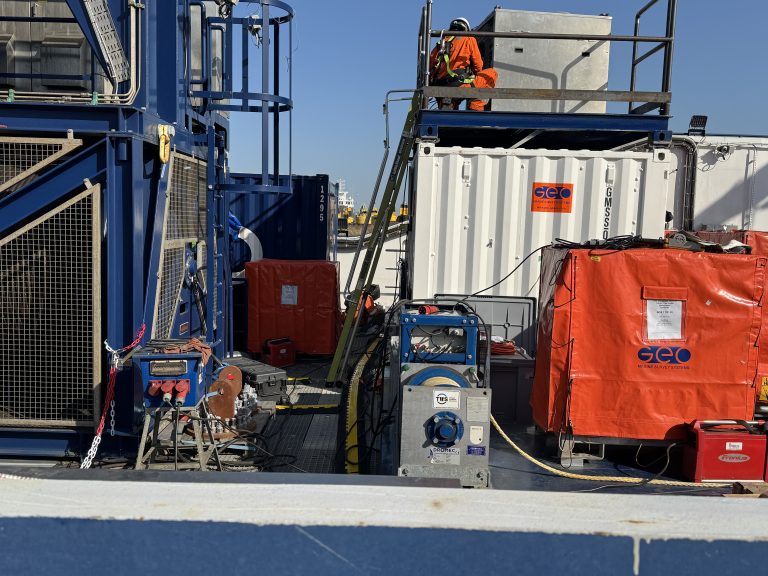Offshore on location work by VDR